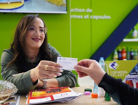 Echange de carte de visites à Djazagro