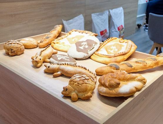 Pains et baguettes sur stand