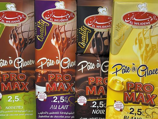 Cette image montre différentes saveurs de "Pâte à Glacer Pro Max" d'El Wijdene, une marque spécialisée dans les produits chocolatés pour usage professionnel.