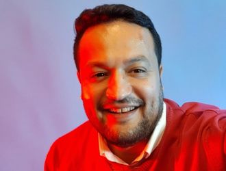 Portrait en couleur de Nazim BERERHI
