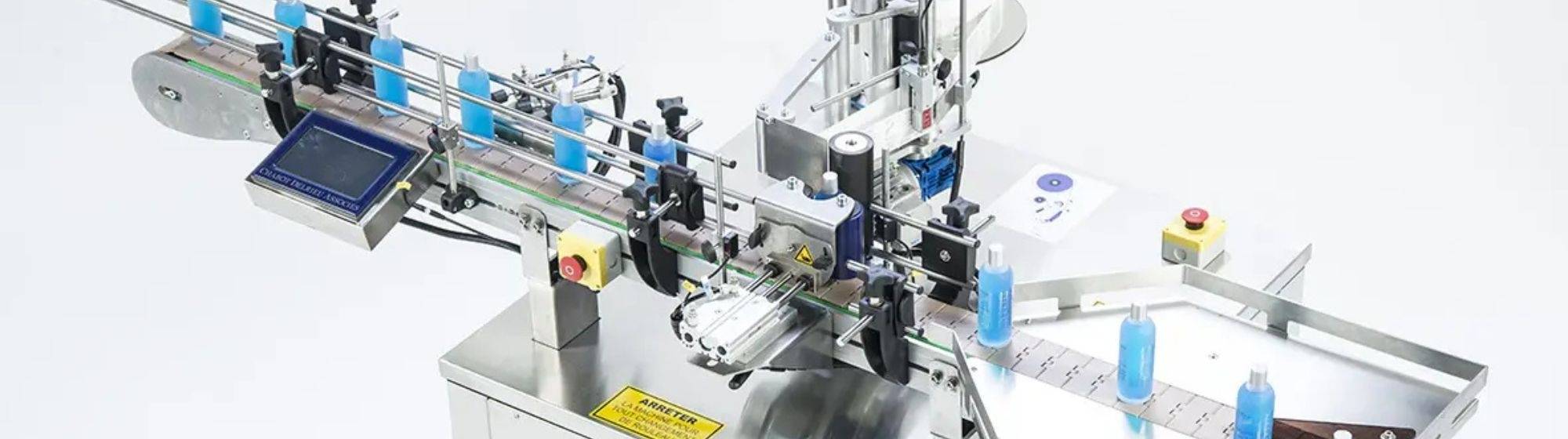 CDA labeling machine for bottles, featuring an automated system for precise labeling in an industrial setting.