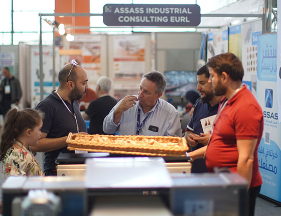 Exhibitor describing his product to visitors