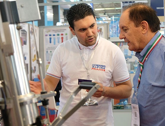 An exhibitor and a visitor chatting
